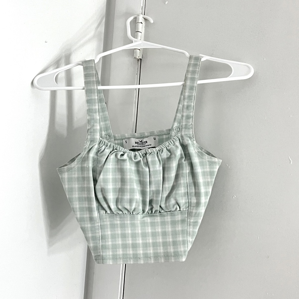 Cute hollister crop top with skirt